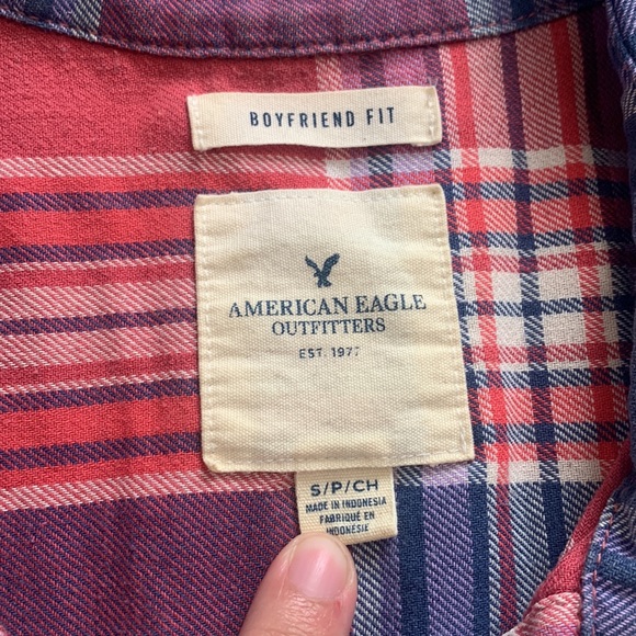 AE Boyfriend Fit Button Down - Picture 2 of 4